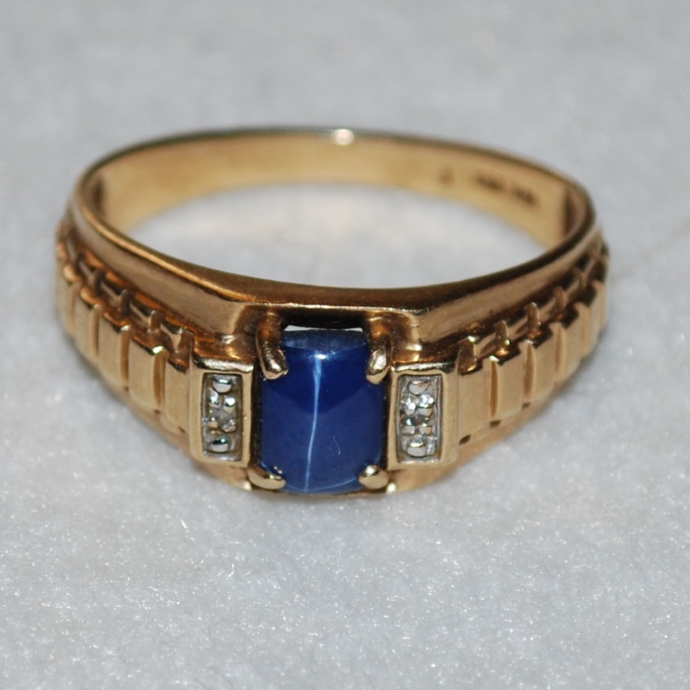 Beautiful 10K Star Sapphire & Diamond Ring - Picture 4 of 6